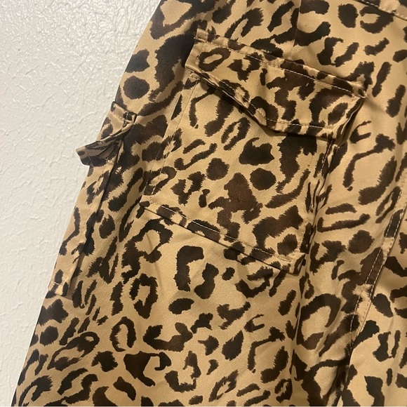 Tommy Hilfiger Vintage Size 9 Leopard Cargo Style Pants EUC Relaxed Fit - Picture 6 of 10